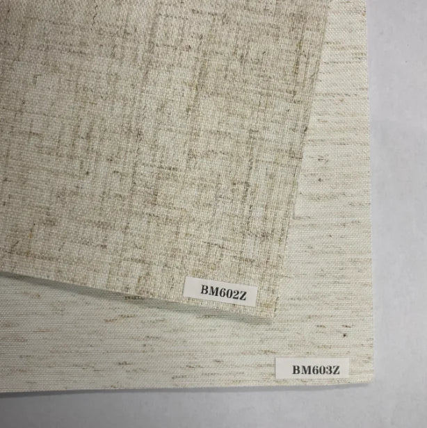 Store enrouleur occultant motorisé en tissu effet lin sur mesure sans perçage