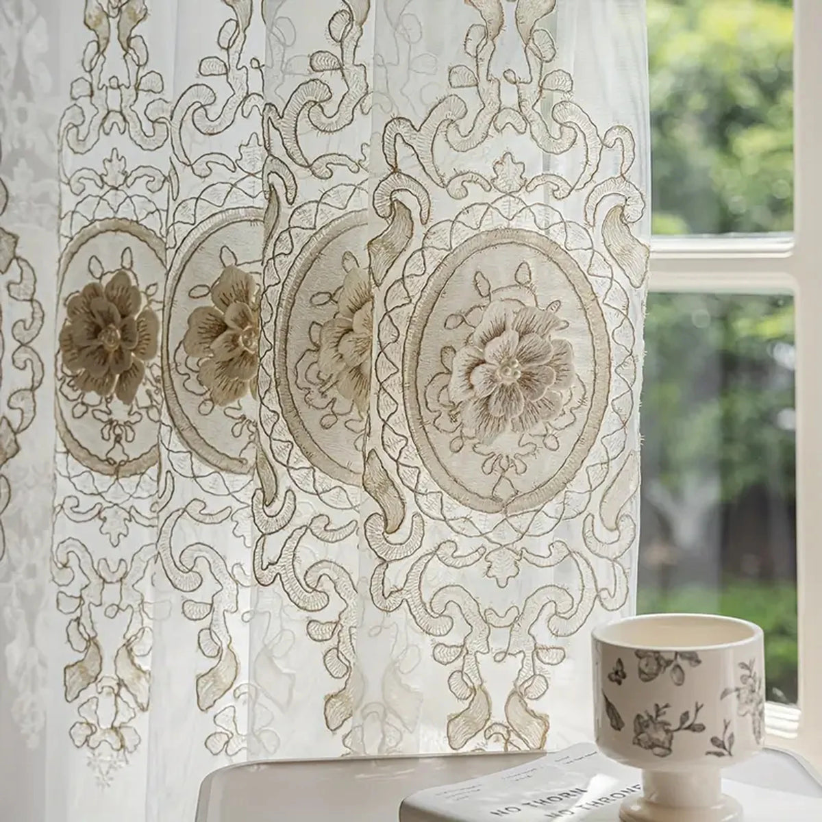 Rideau voilage brodé beige et blanc style européen en polyester, largeur 100 à 139 cm