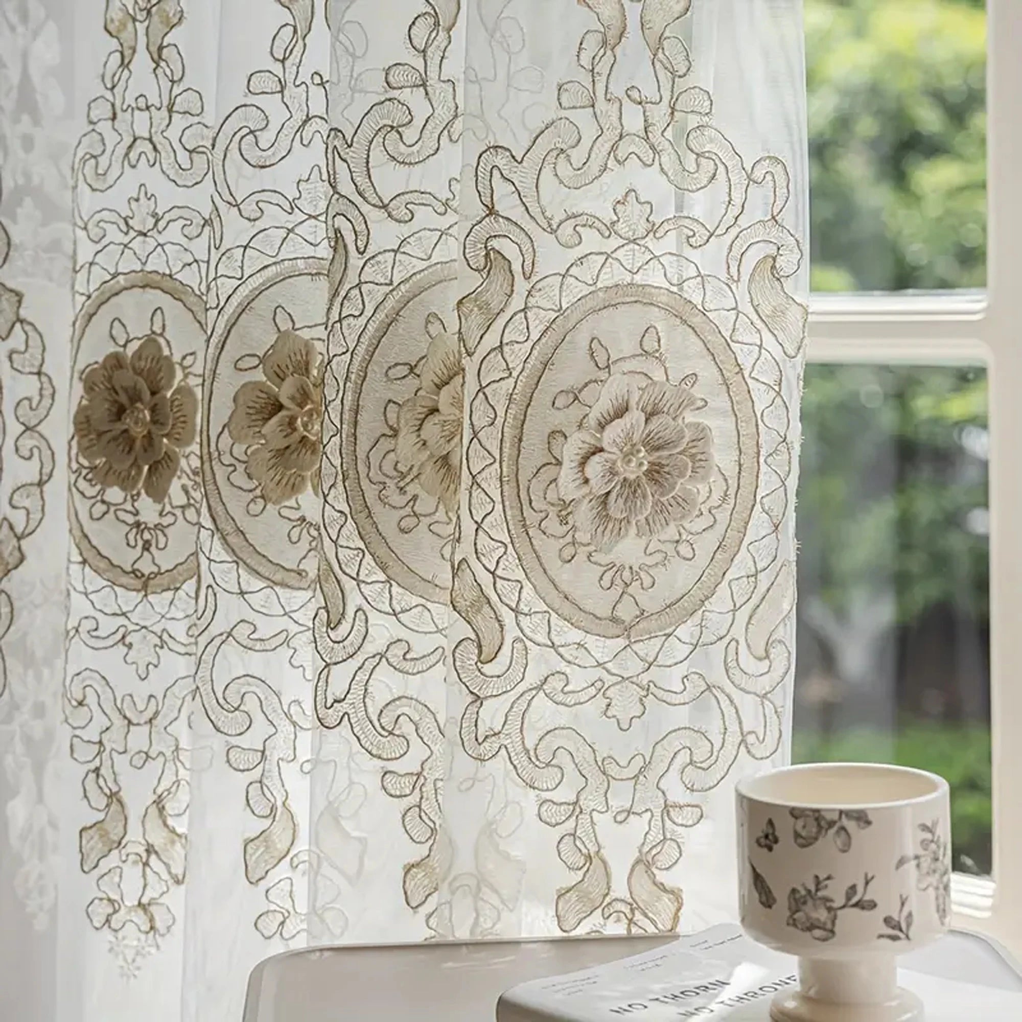 Rideau voilage brodé beige et blanc style européen en polyester