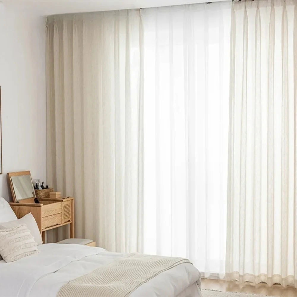 Rideau voilage beige effet lin tamisant, pose à passe-tringle