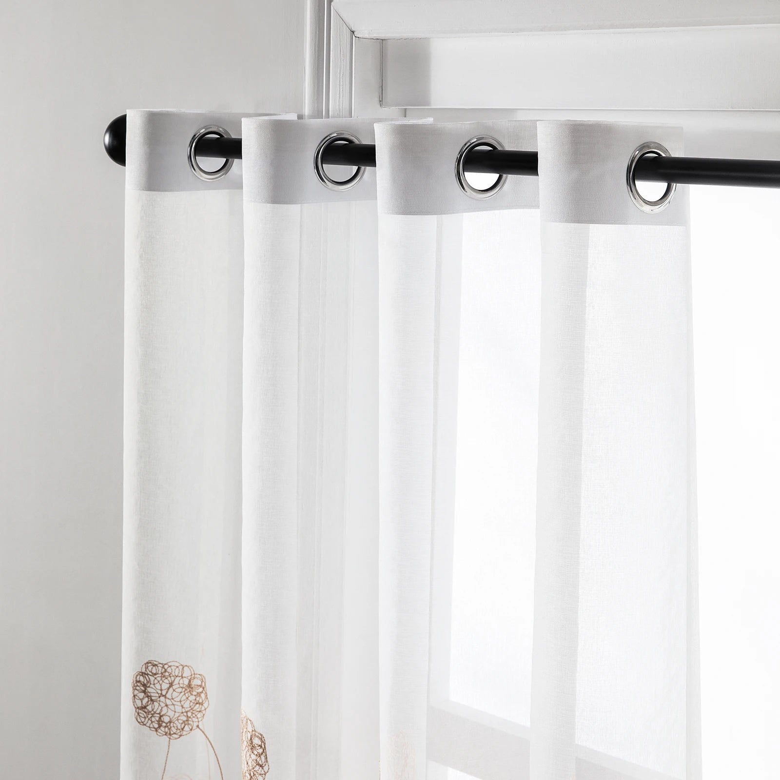 Rideau voilage blanc brodé moderne en polyester – 2 panneaux