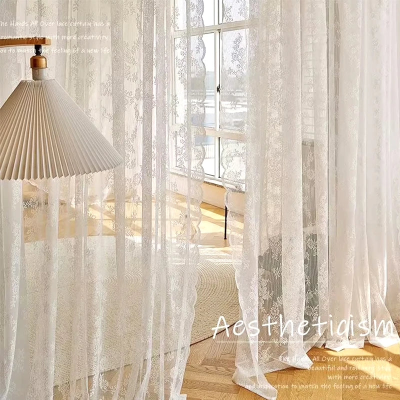 Rideau en tulle brodé avec dentelle, largeur moins de 100 cm