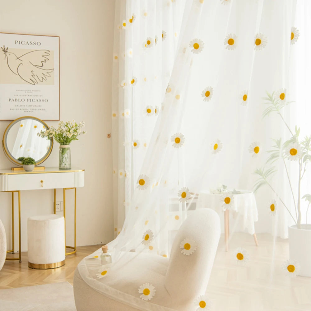Rideau voilage marguerites style nordique tamisant, motif fleuri