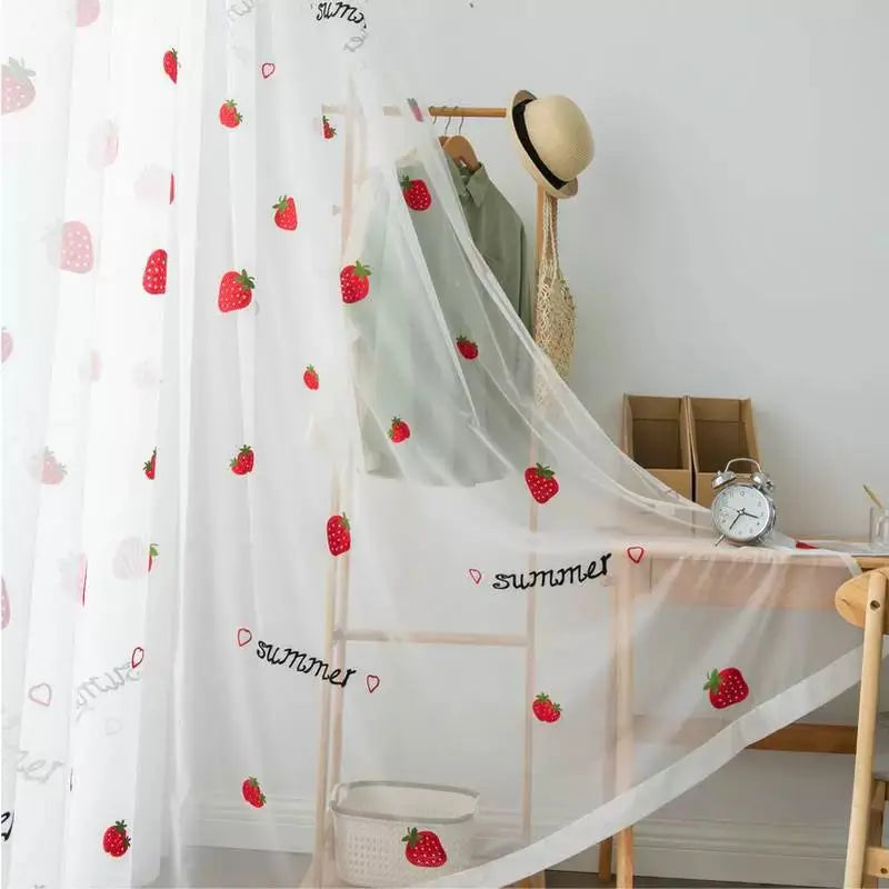 Rideau voilage enfant fraises brodées polyester tamisant chambre fille