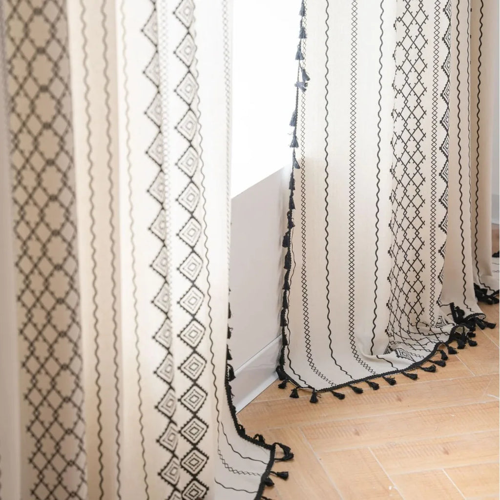 Rideau bohème géométrique en coton lin avec pompons décoratifs, hauteur 160 à 199 cm