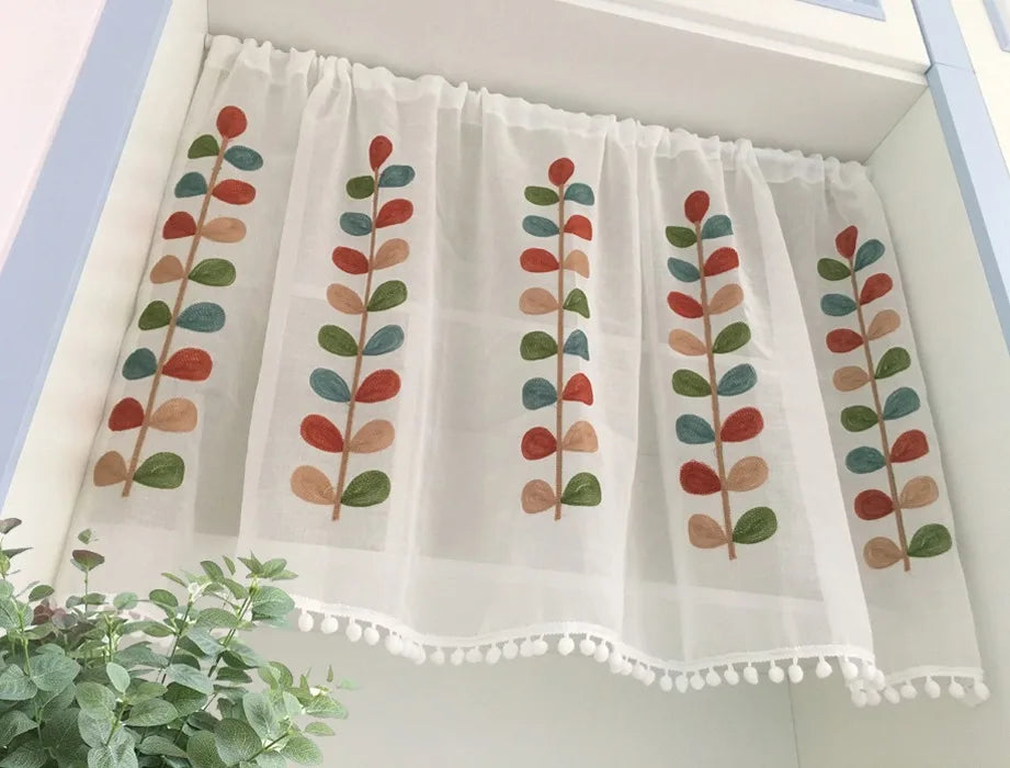 Valance Brodée Semi-Translucide pour Fenêtre – Voilage Floral avec Pompons pour Cuisine