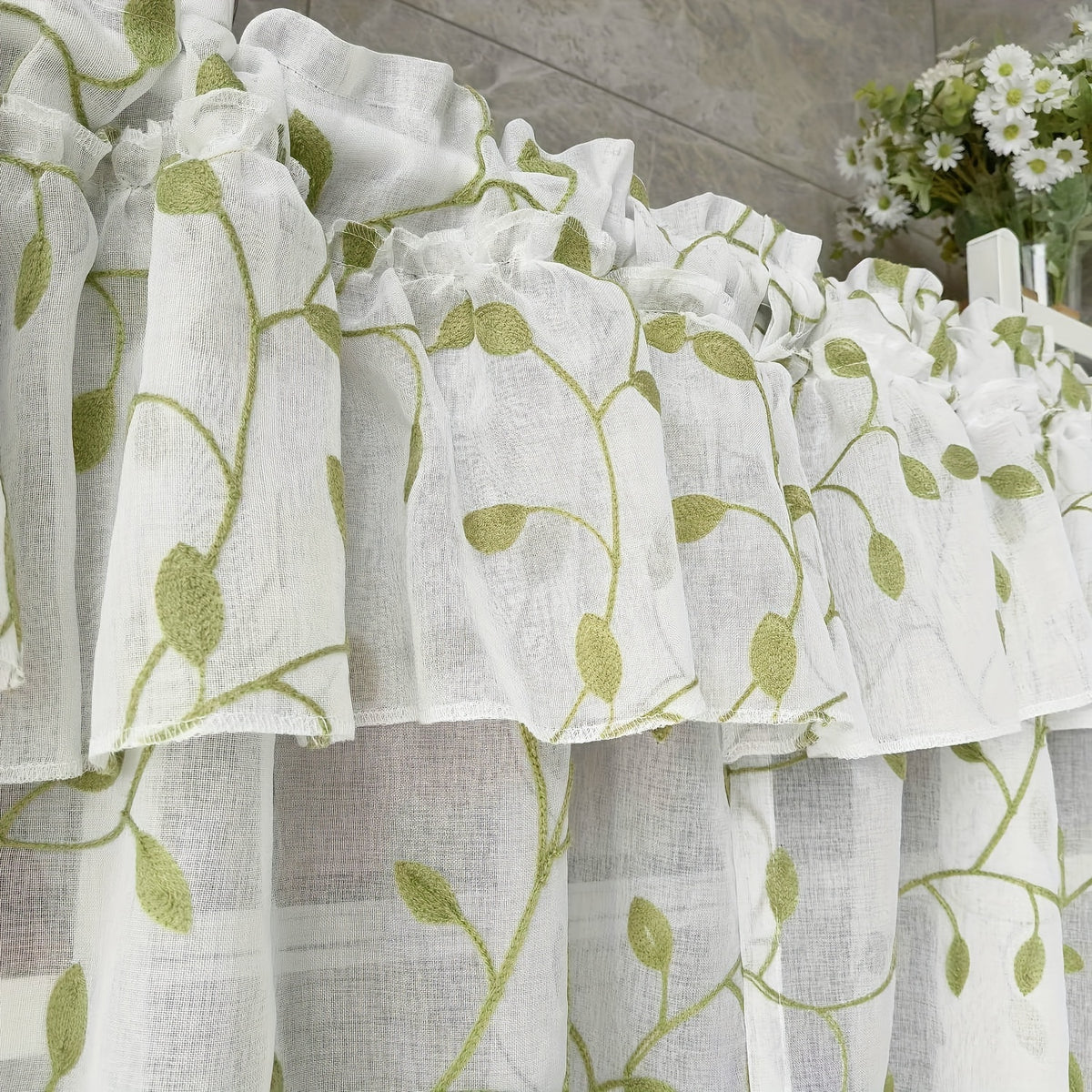 Rideau court double épaisseur brodé feuilles vertes style campagne, blanc/vert