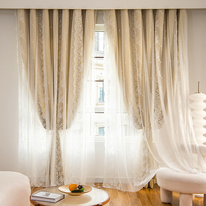 Rideau double épaisseur occultant en polyester beige avec voilage dentelle
