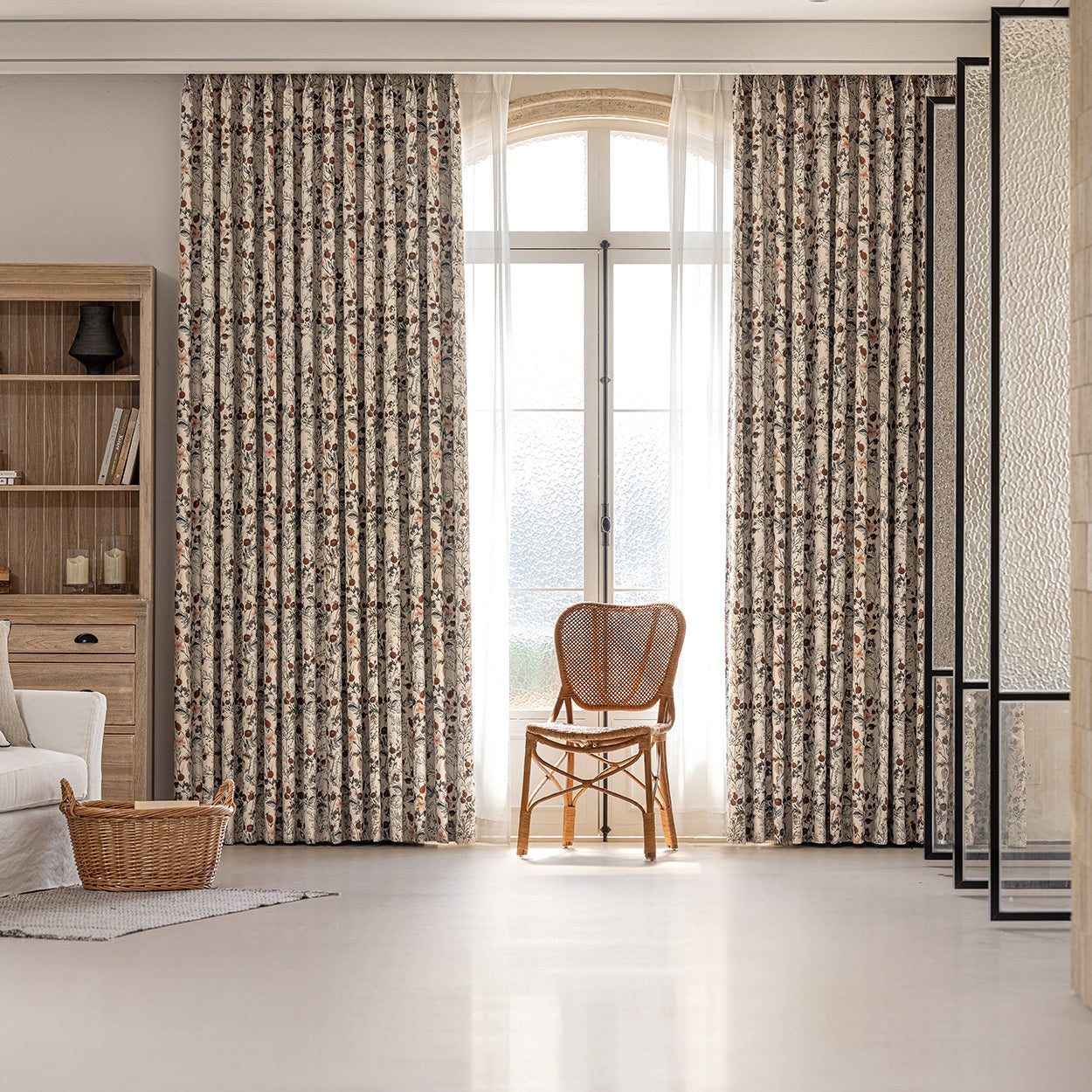 Rideau occultant jacquard floral beige pour porte-fenêtre et salon