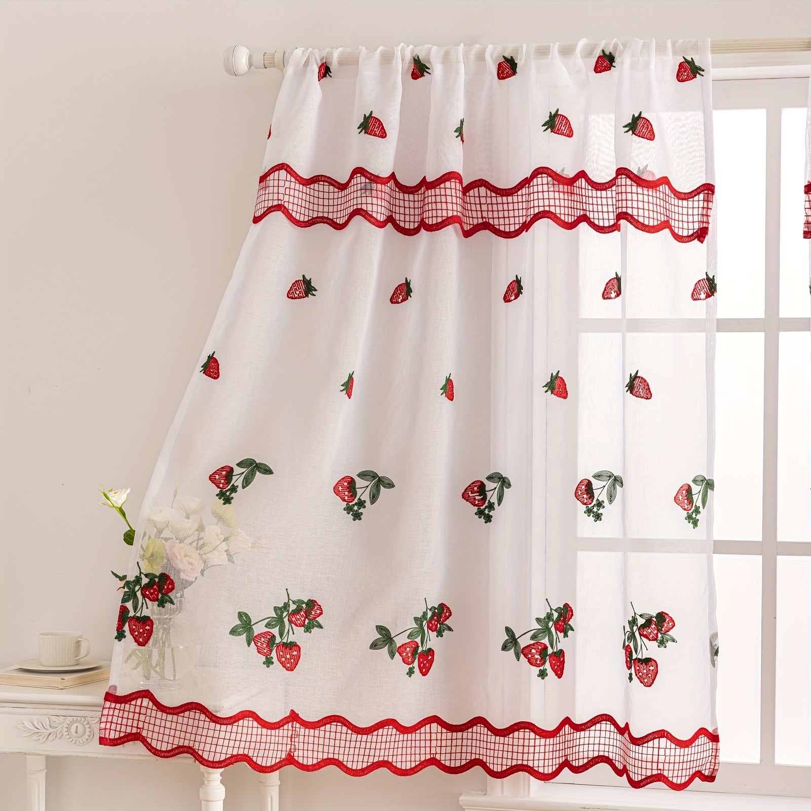 Rideaux courts brodés fraises style bohème pour cuisine (2 panneaux)
