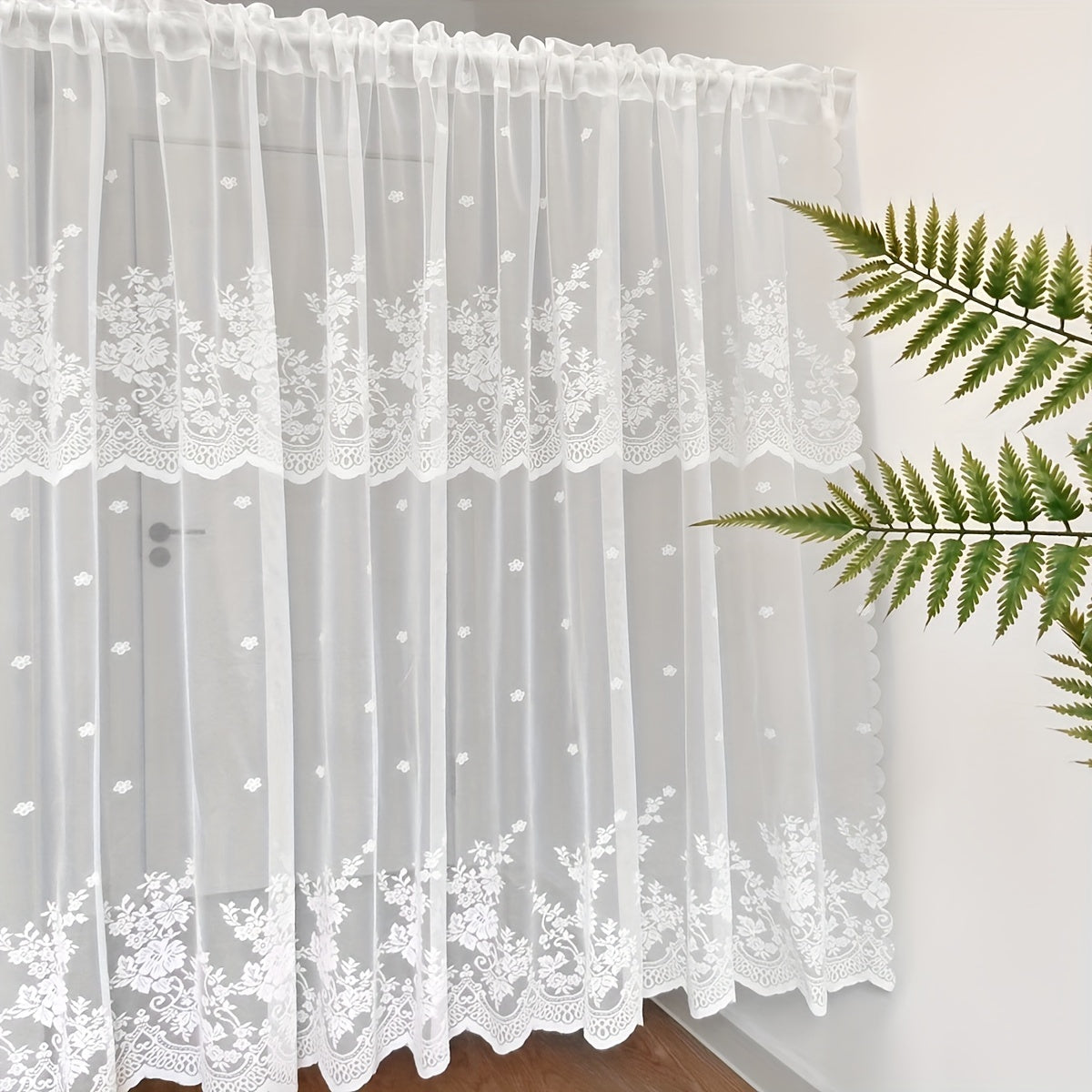 Rideau court en dentelle blanche pour cuisine style rustique romantique