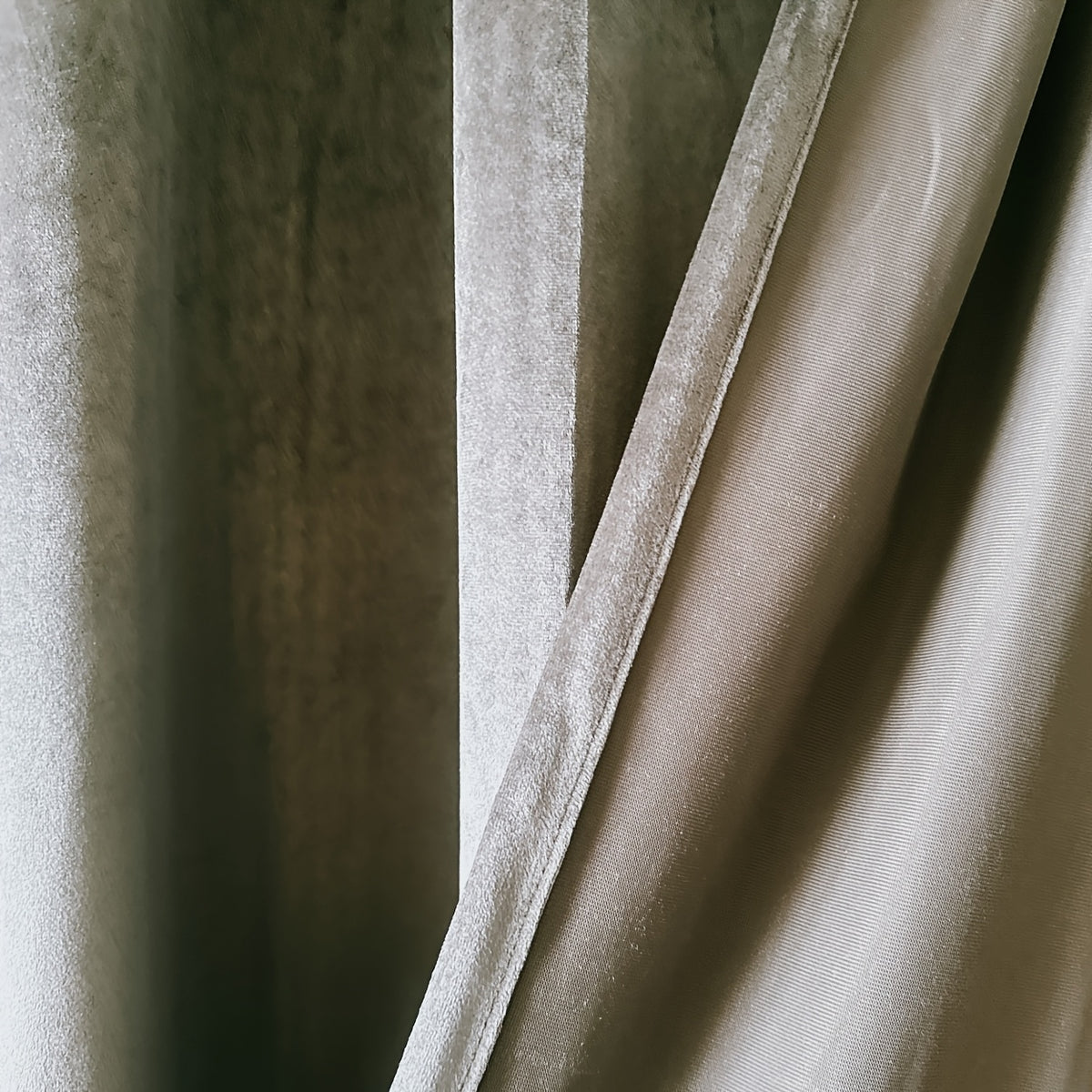Rideaux velours longs unis brillants en polyester, argent