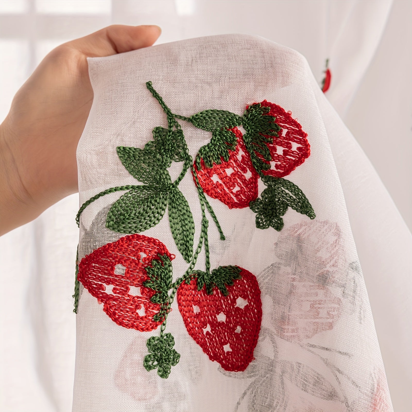 Rideaux courts brodés fraises style bohème pour cuisine (2 panneaux)