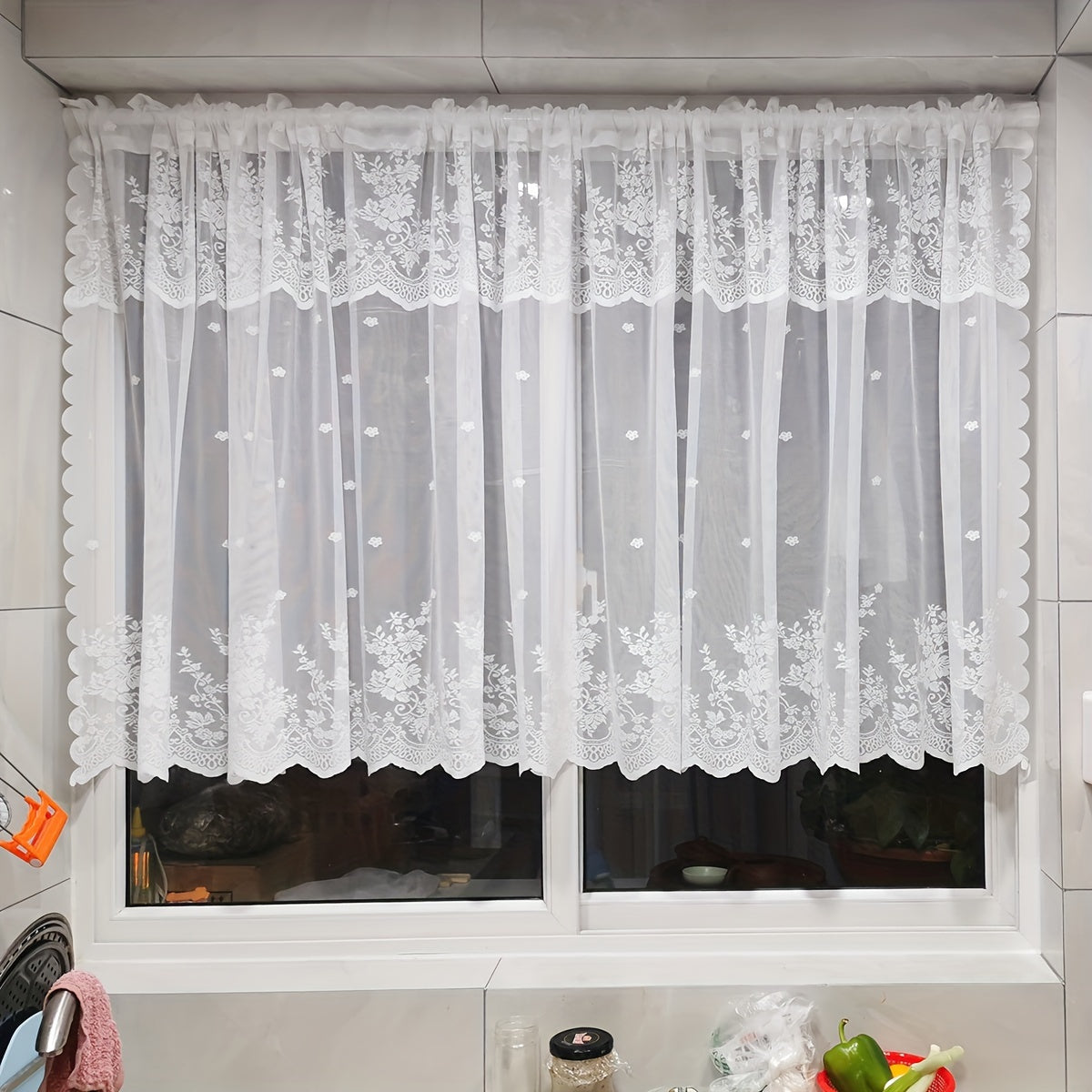 Rideau court en dentelle blanche pour cuisine style rustique romantique